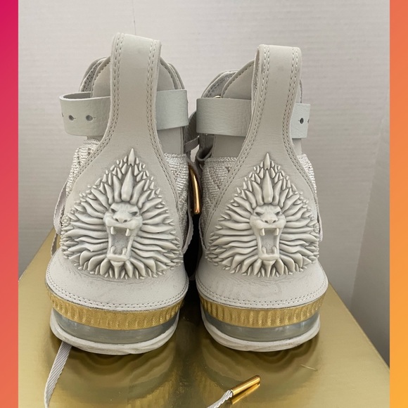 Levaron XVI Limited edition with lion relief womens kicks - Picture 3 of 12